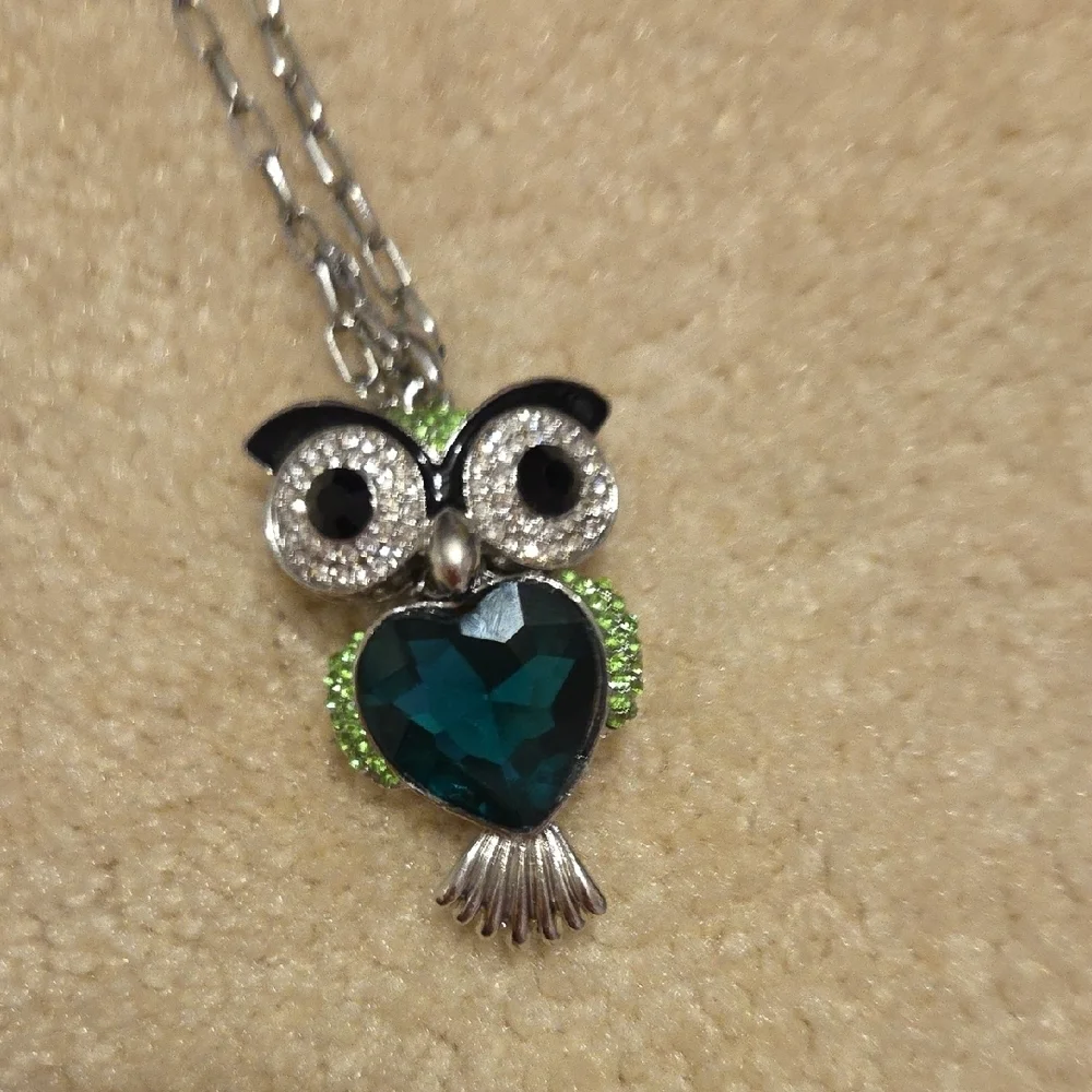 Silver Tone and Green Large Owl Gemstone Pendant Abd Chain Necklace